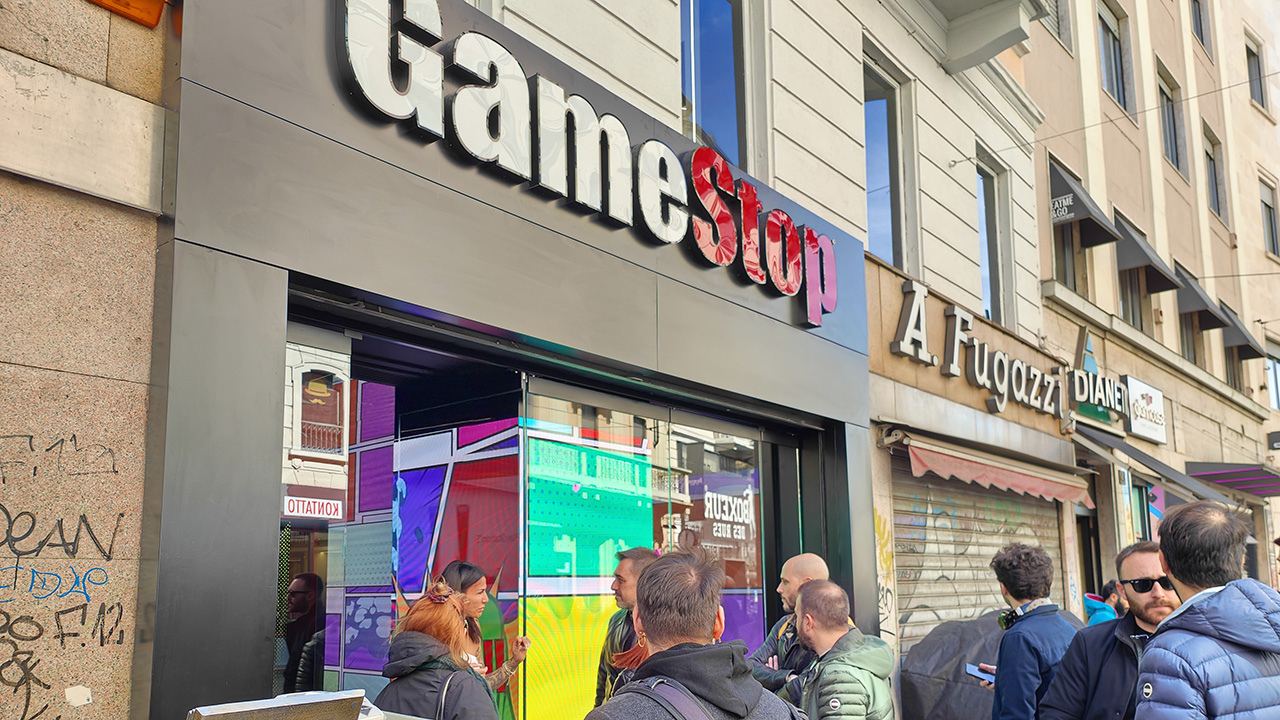 Gamestop inaugura il suo primo Flagship Store a Milano thumbnail