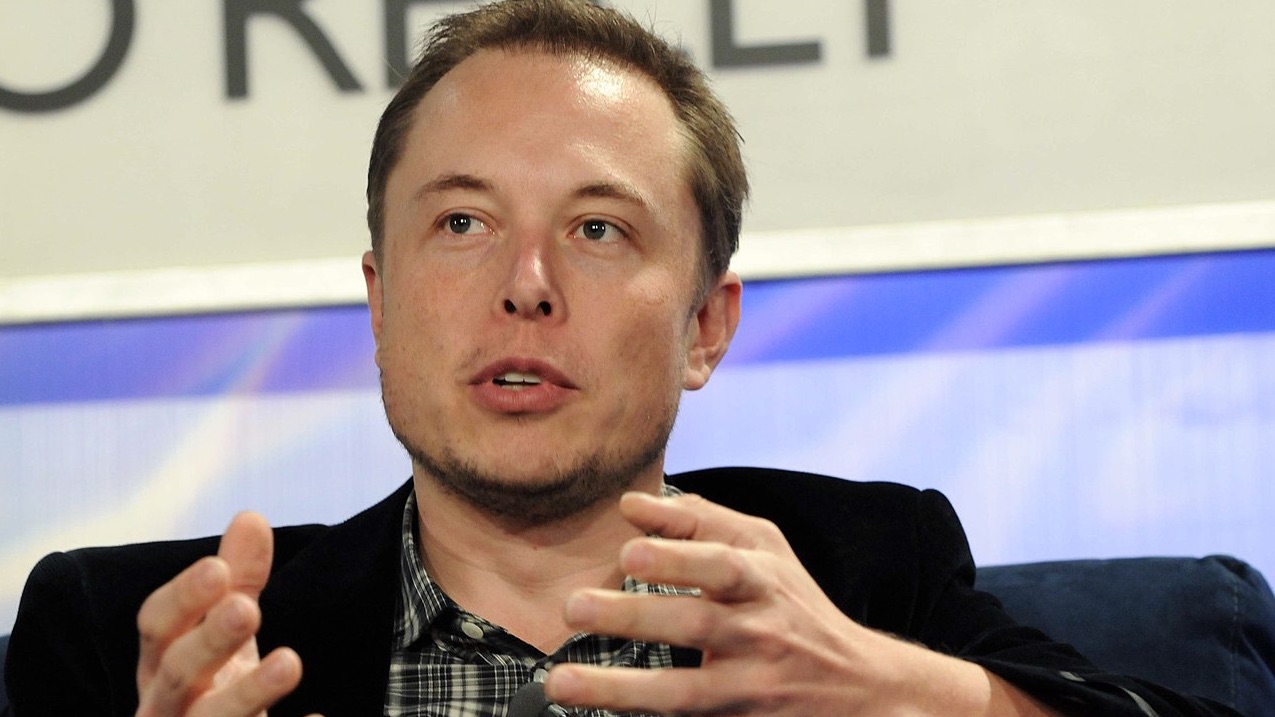 Elon Musk bacia un robot di nome Catnilla. La bufala della settimana thumbnail