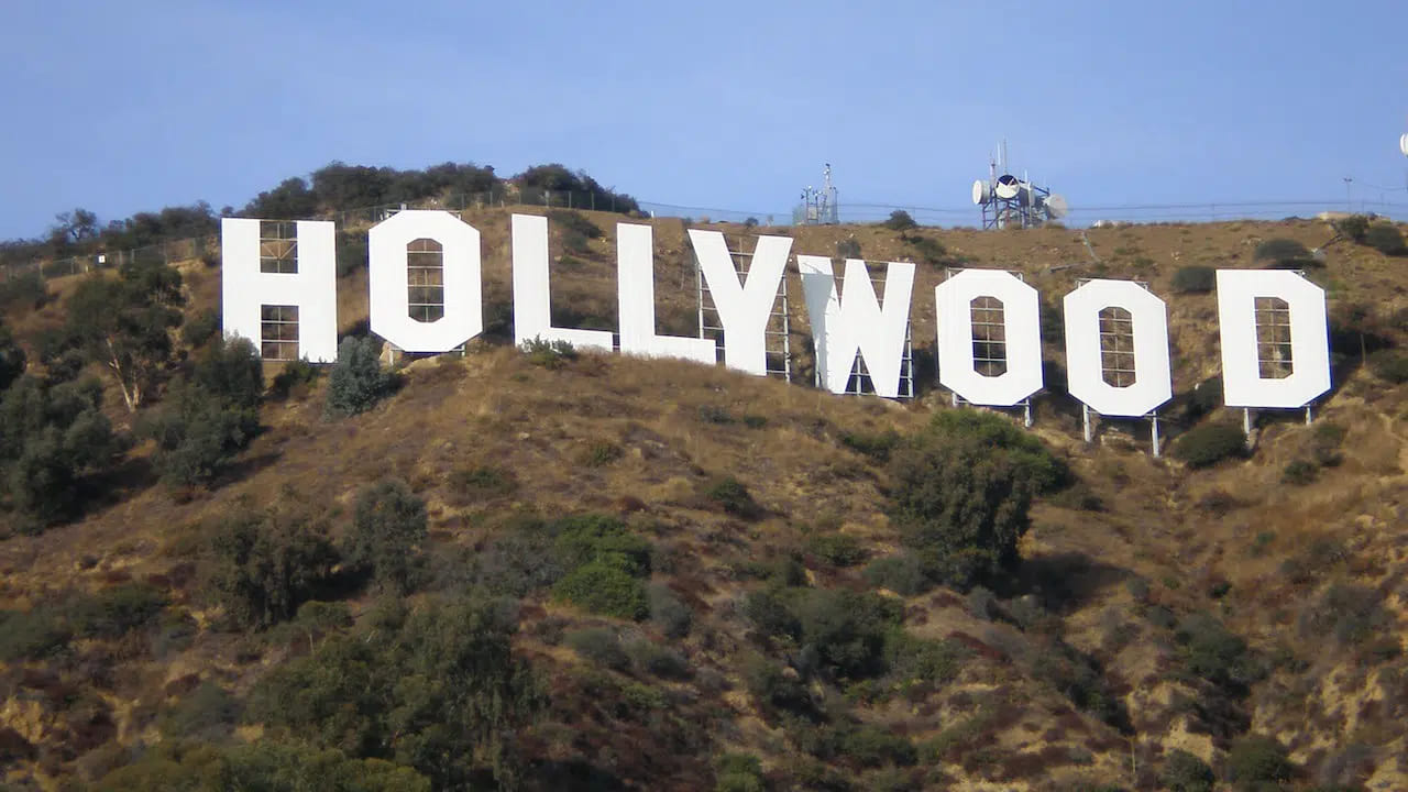 Sceneggiatori di Hollywood in sciopero. Anche per “colpa” dell’intelligenza artificiale thumbnail