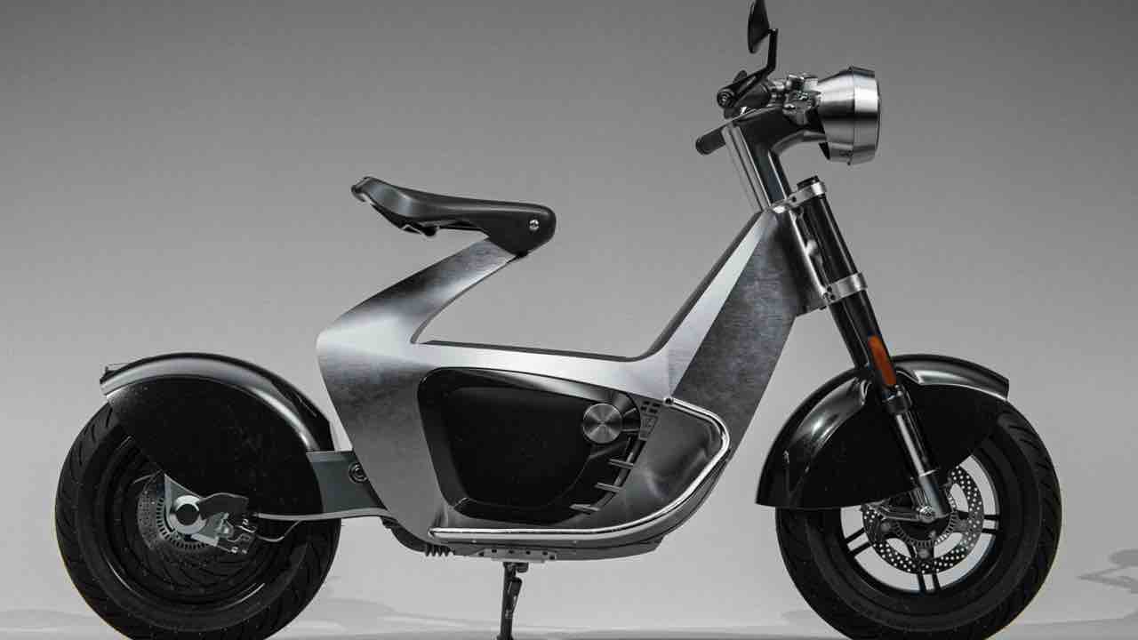 Stilride 1, dalla Svezia arriva lo scooter elettrico in metallo ispirato agli origami thumbnail