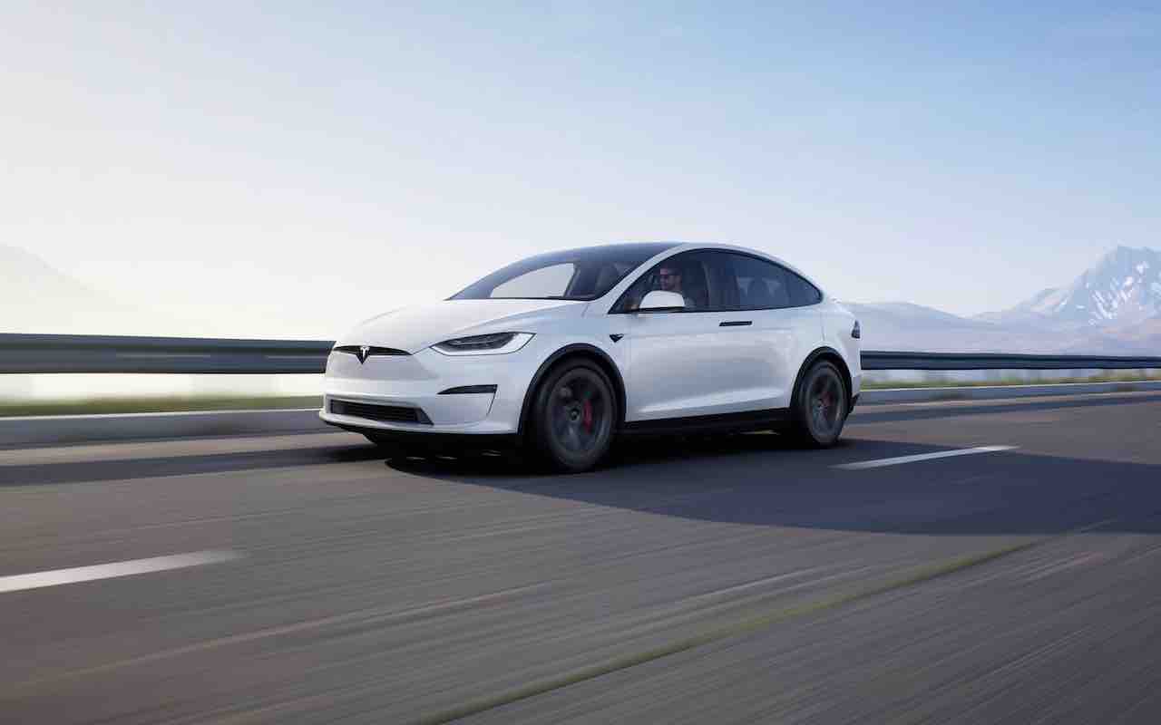 Tesla, la fuga di dati dalla Germania punta il dito sulla guida assistita thumbnail