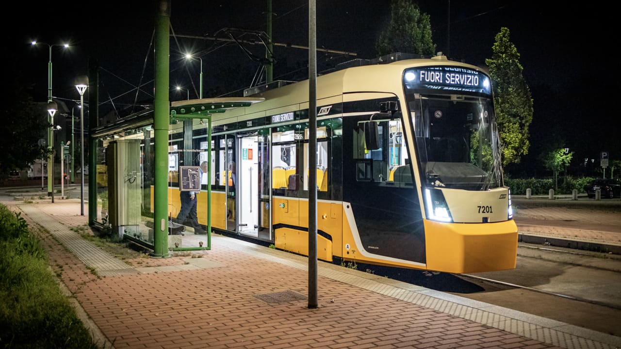 Tramlink, al via i test del futuro tram di Milano: tecnologico, accessibile e bidirezionale thumbnail
