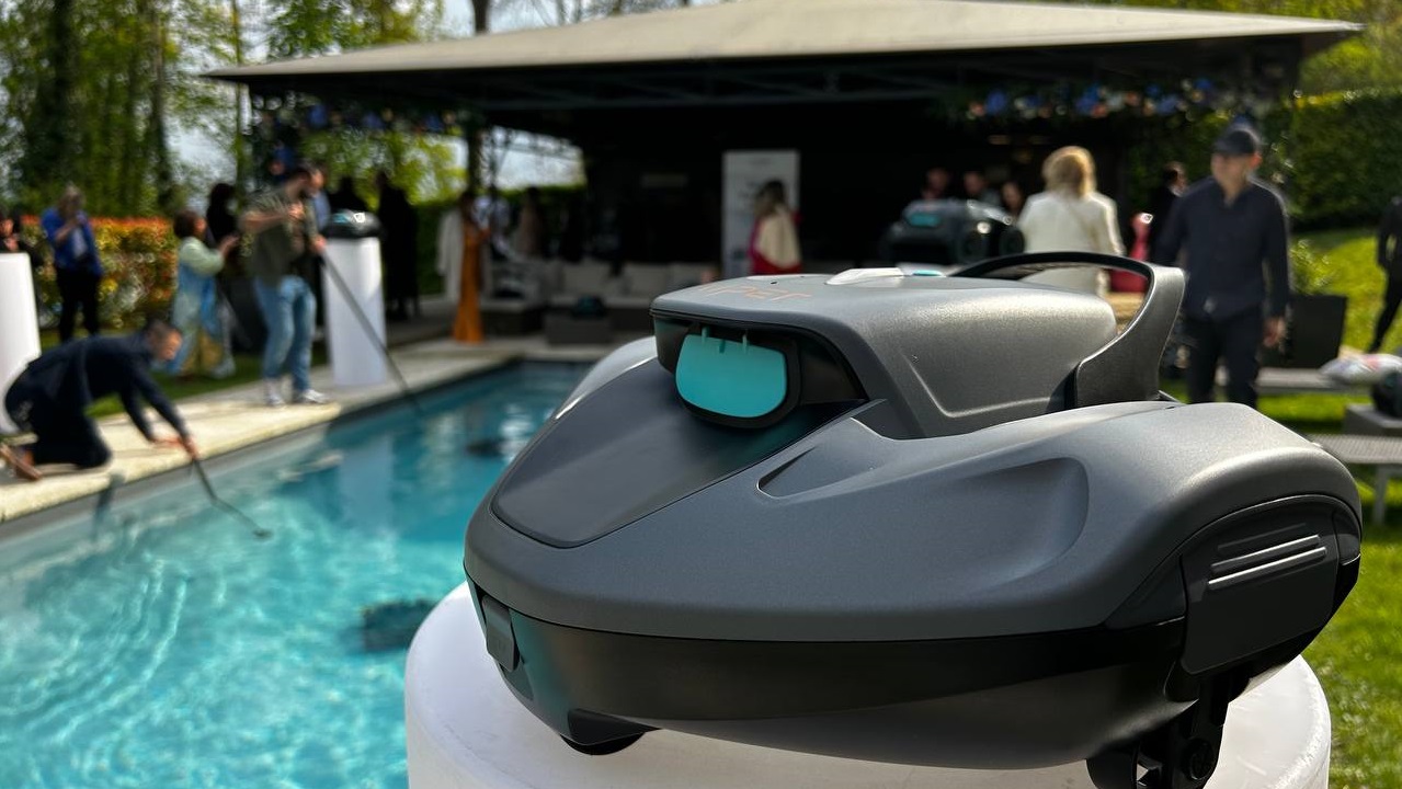I robot pulitori di piscine Aiper arrivano in Europa e in Italia: ecco la serie Seagull thumbnail