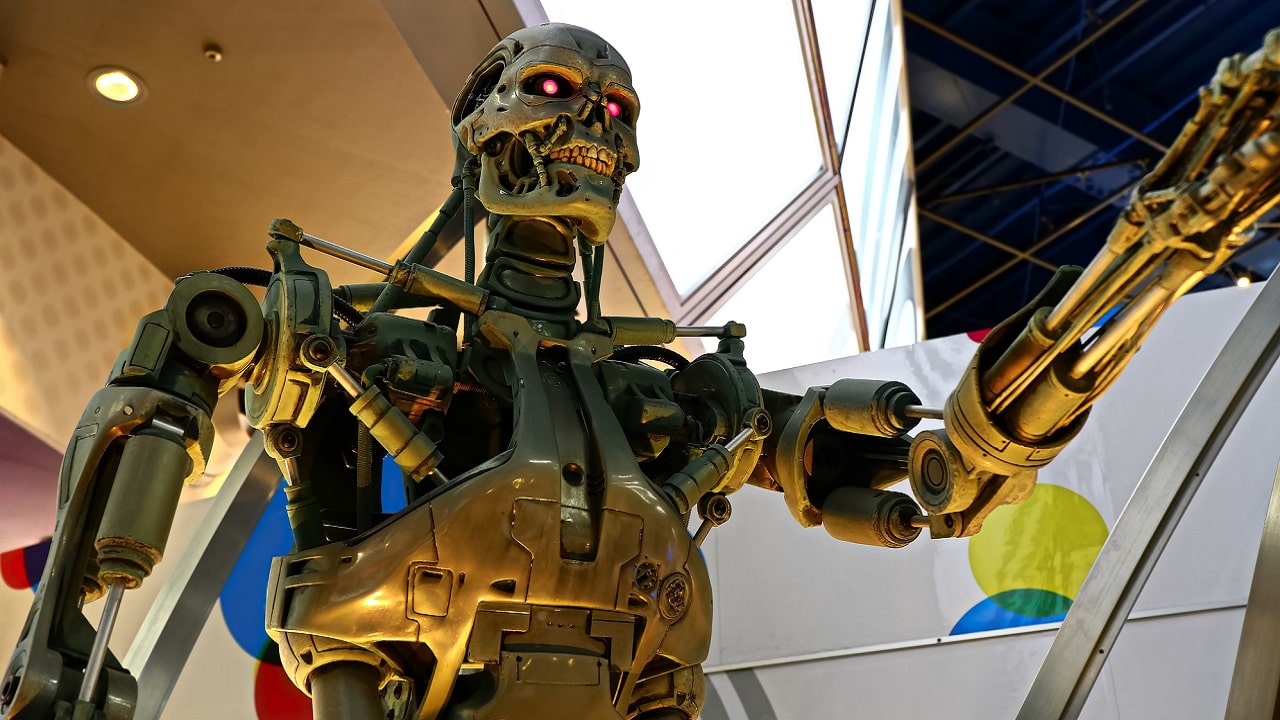 James Cameron, il nuovo Terminator ispirato alle vere AI thumbnail