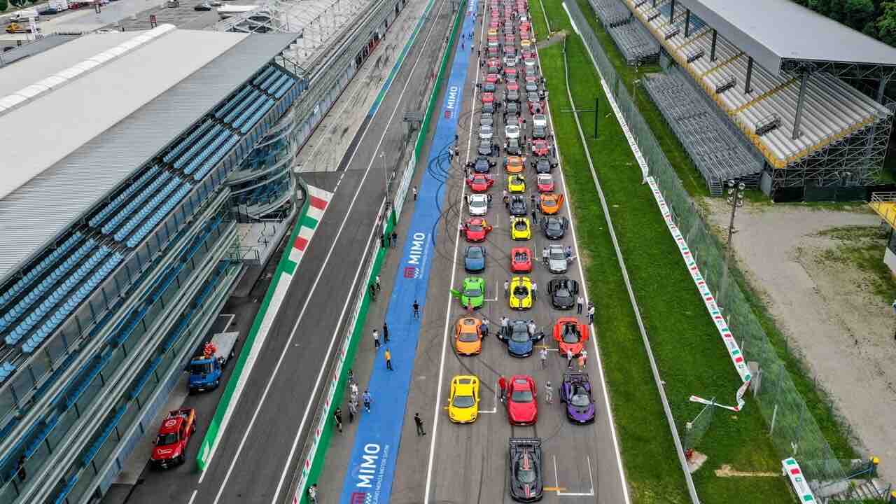 MIMO 2023, si parte: all'Autodromo di Monza hypercar, supercar e tanti modelli in test drive thumbnail