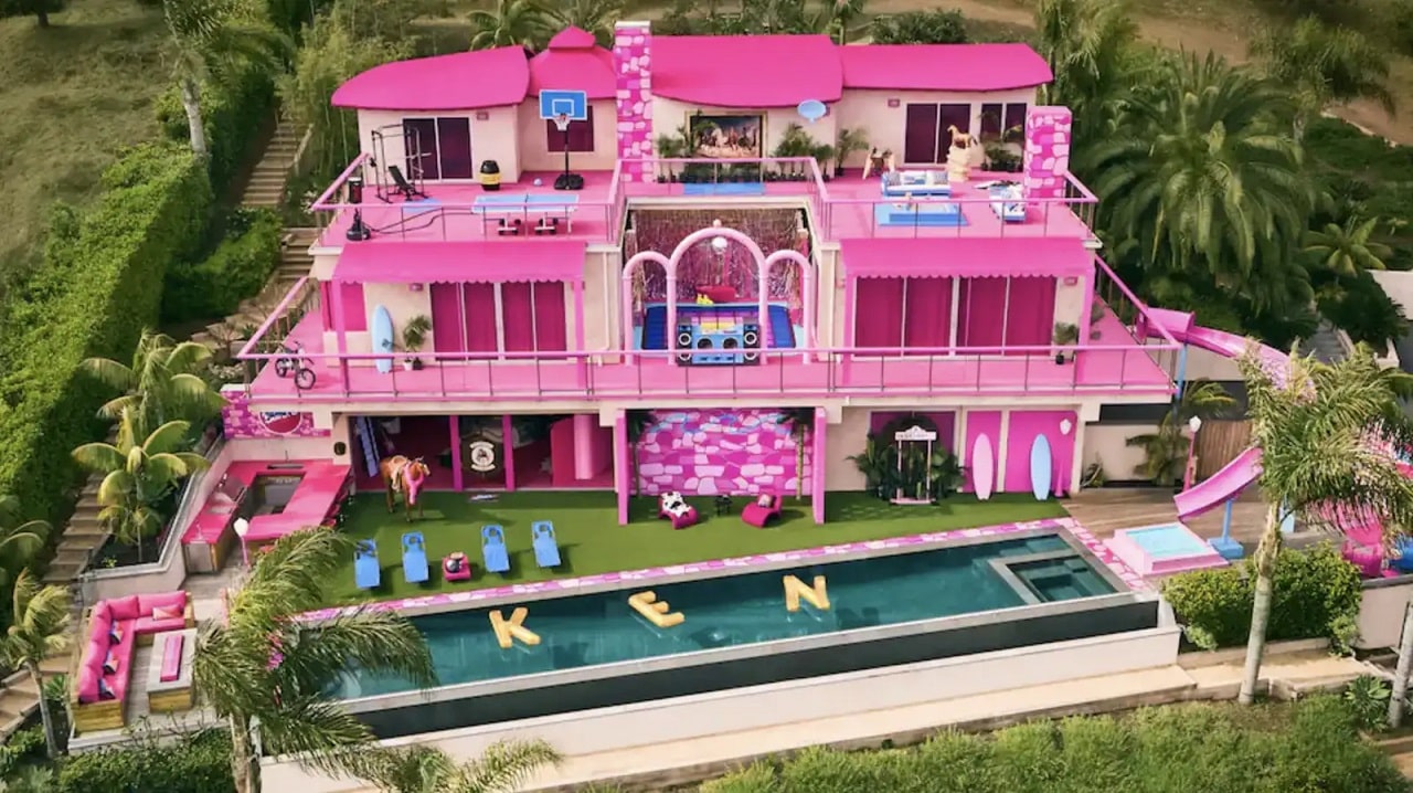 La casa di Barbie a Malibu è su Airbnb thumbnail