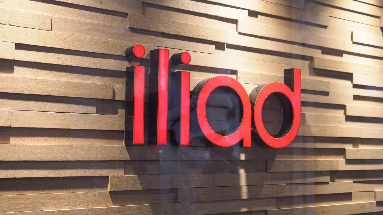 Iliad presenta un'offerta di fusione a Vodafone thumbnail