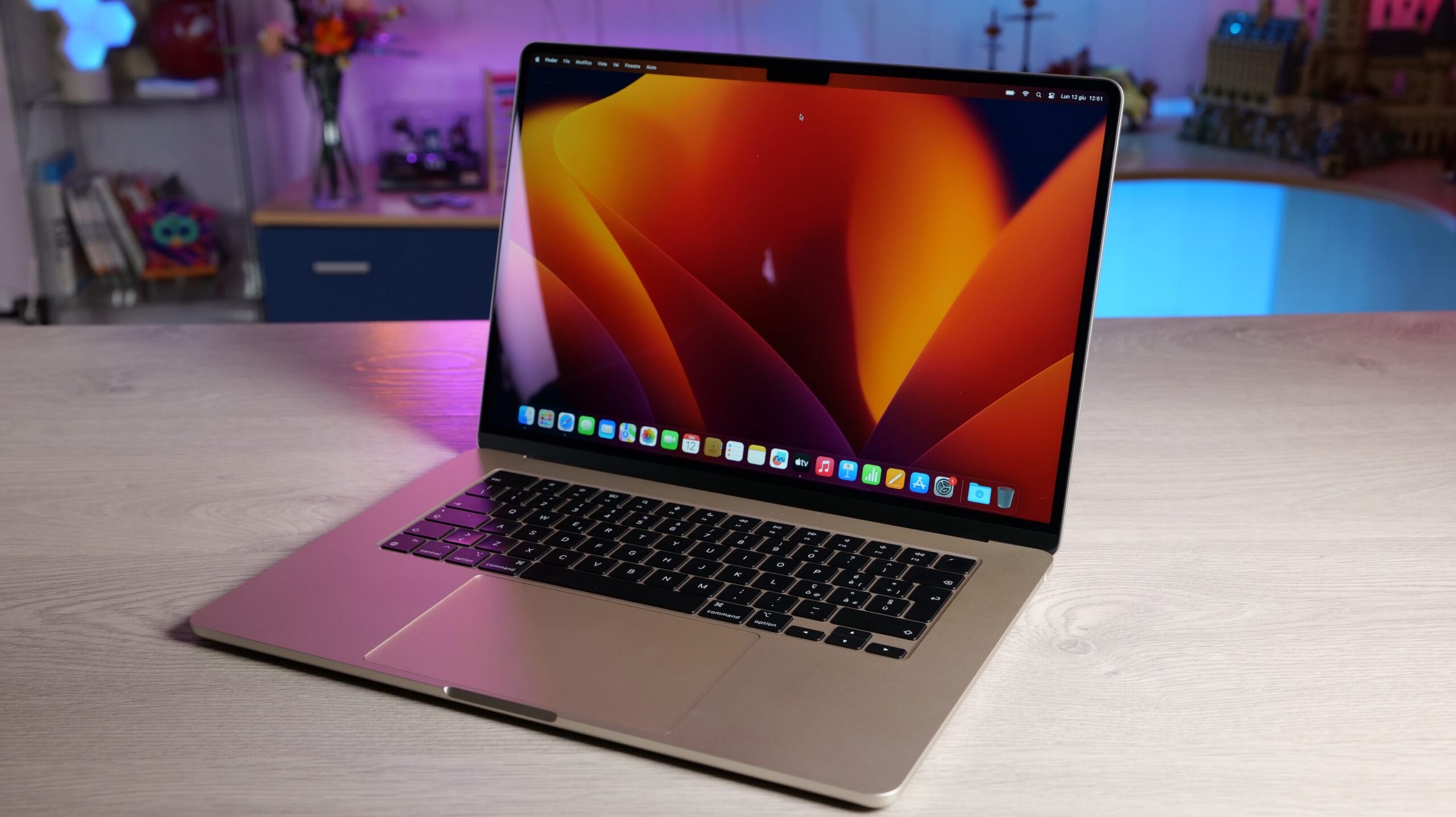 Apple al lavoro su un MacBook da 20 pollici con display pieghevole thumbnail
