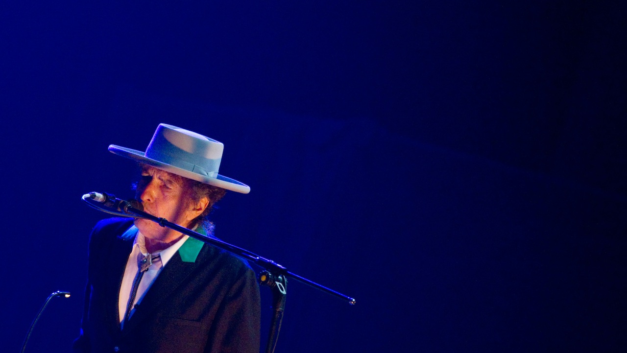 Addio agli smartphone ai concerti? Bob Dylan e i concerti “phone free” thumbnail