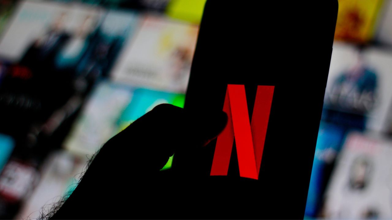 Netflix potrebbe alzare (ancora) il prezzo, alla fine dello sciopero degli attori thumbnail
