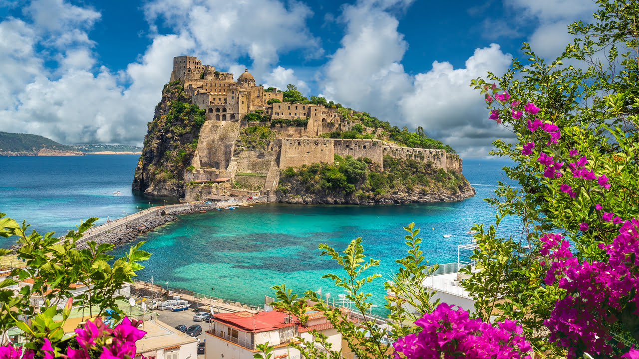 Dove vanno gli italiani in vacanza? Ecco le mete preferite per questa estate thumbnail