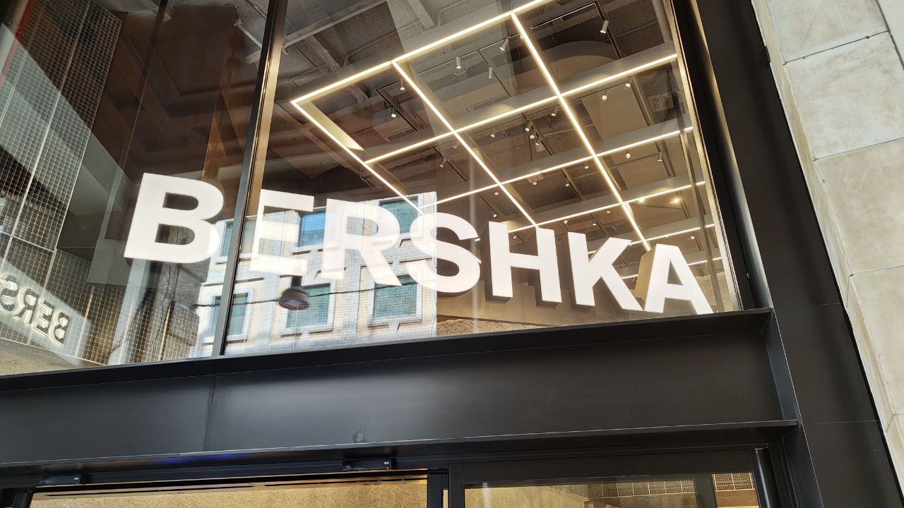 Bershka apre il suo Flagship Store a Milano, fra moda e tecnologia thumbnail