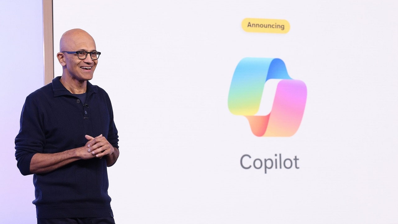 Satya Nadella, il CEO di Microsoft, non saprebbe cosa fare senza l'AI di Copilot thumbnail