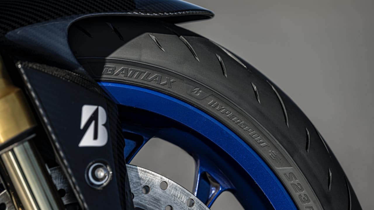 Bridgestone lancia il suo pneumatico sportivo per moto di nuova generazione thumbnail