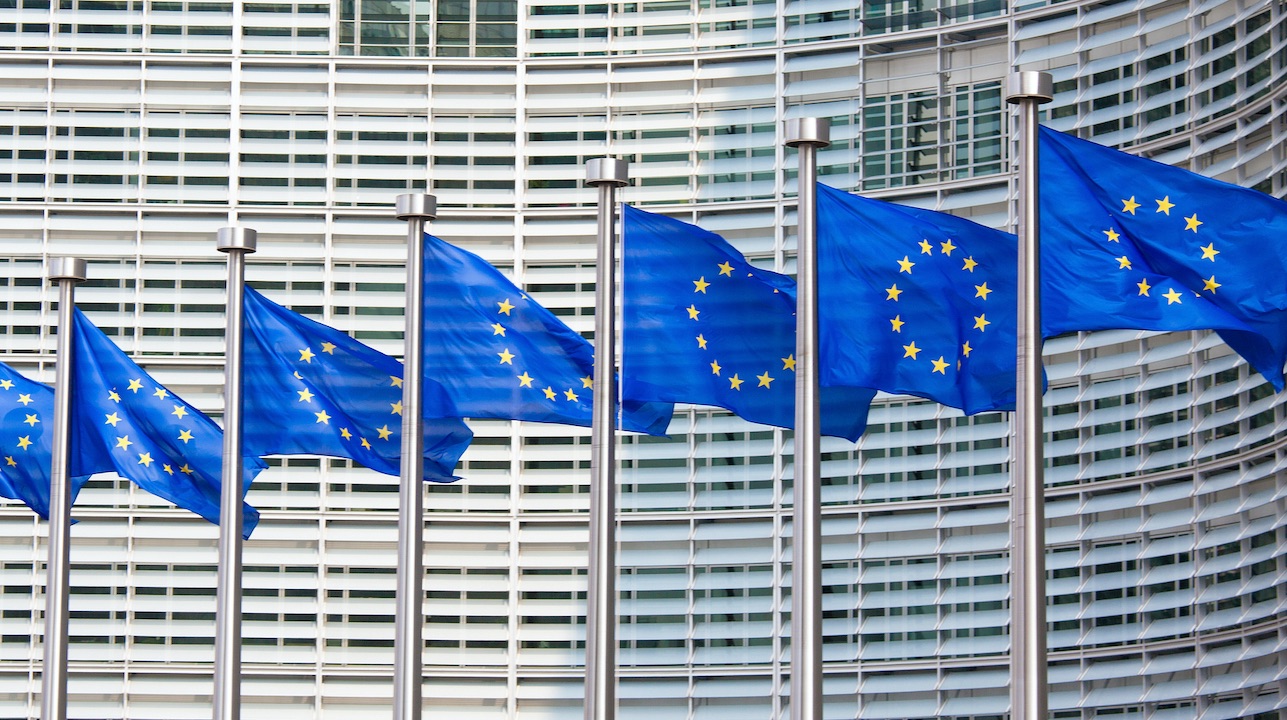 La Commissione Ue crea una rete informativa per contrastare la disinformazione thumbnail