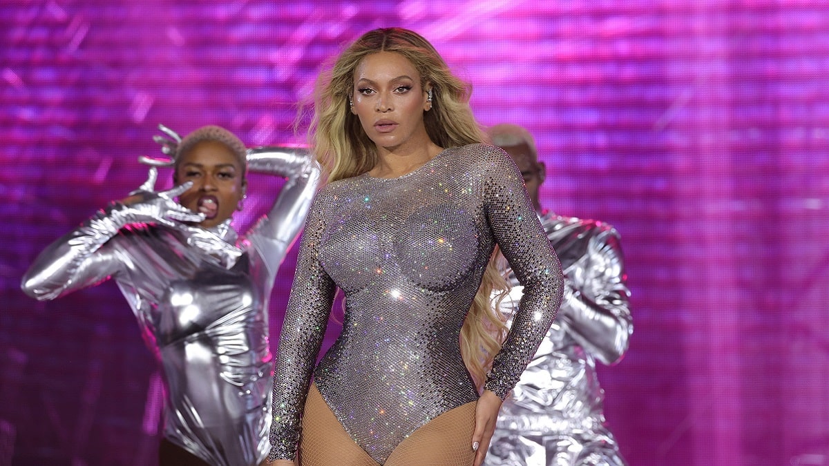 Perché si discute di politica internazionale sotto i post di Beyoncé? thumbnail