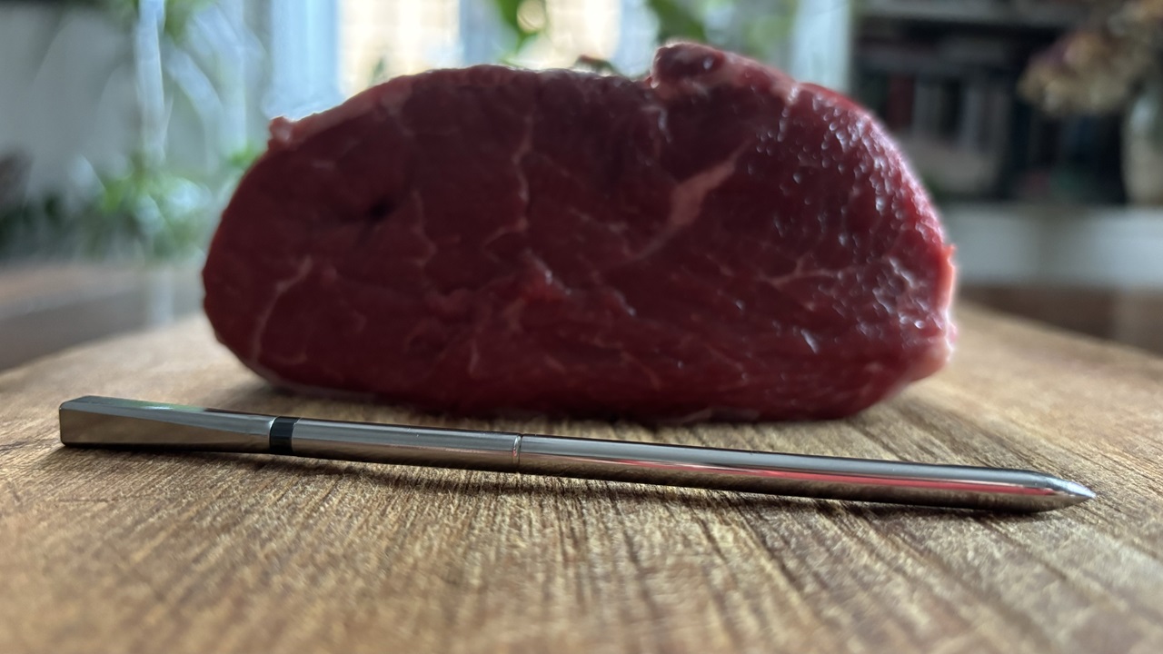 La recensione del termometro smart Meater 2 Plus: cucinare la carne ha tutto un altro sapore thumbnail