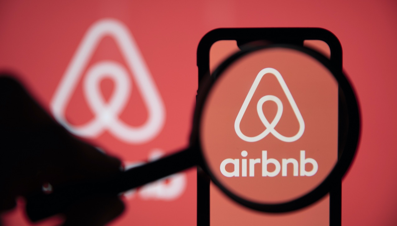 La Guardia di Finanza sequestra 779 milioni ad Airbnb per maxi evasione thumbnail