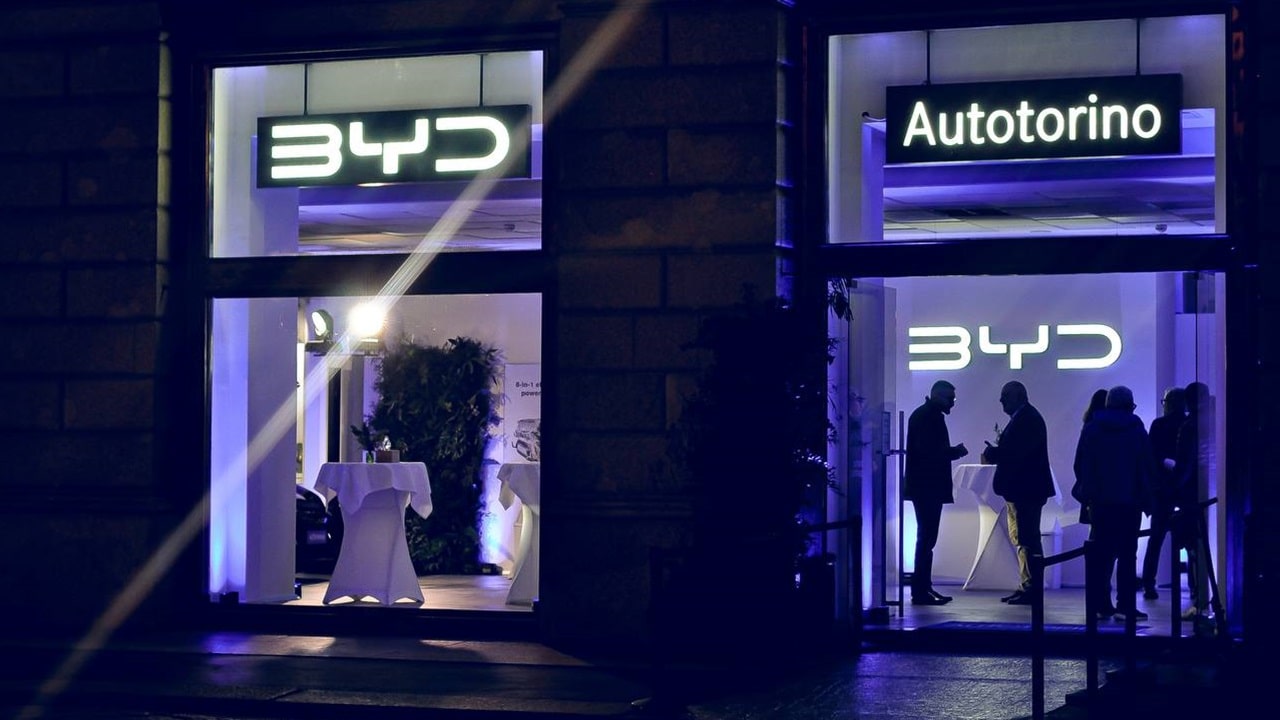 BYD e AutoTorino inaugurano uno store vicino al Duomo di Milano thumbnail