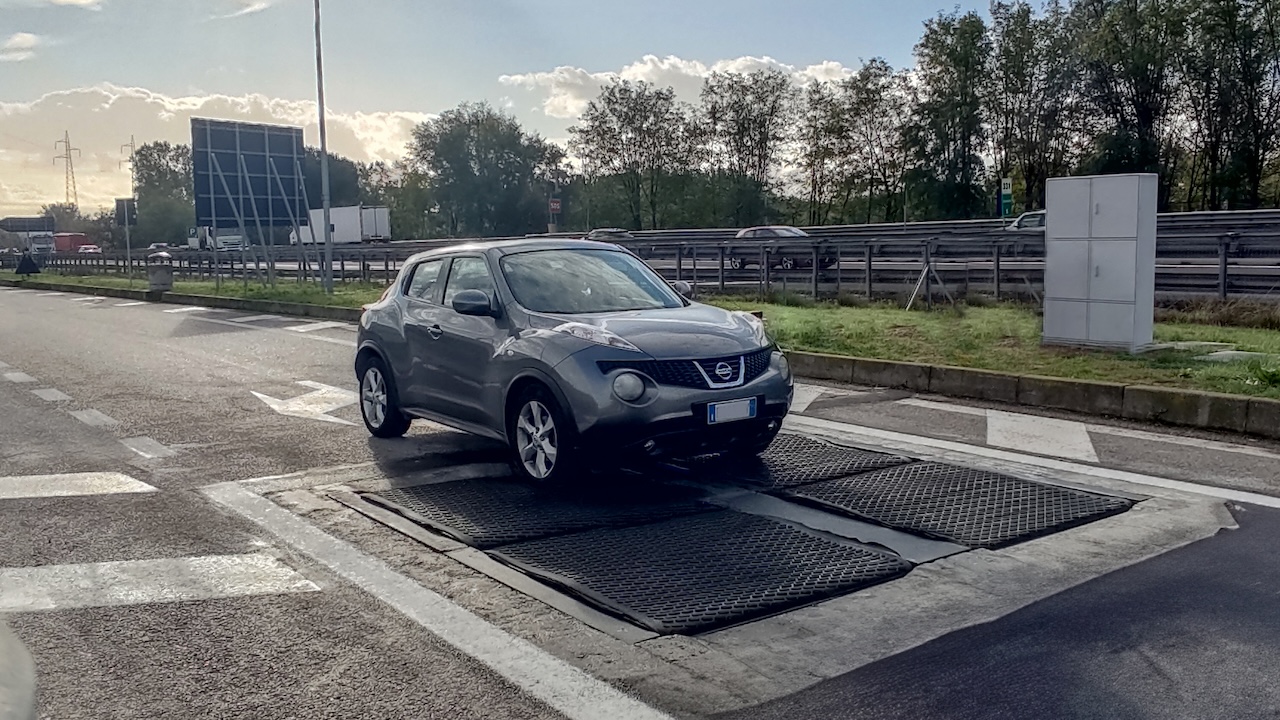 Stazioni di servizio alimentate dall’energia cinetica delle auto: il progetto di Autostrade per l’Italia thumbnail
