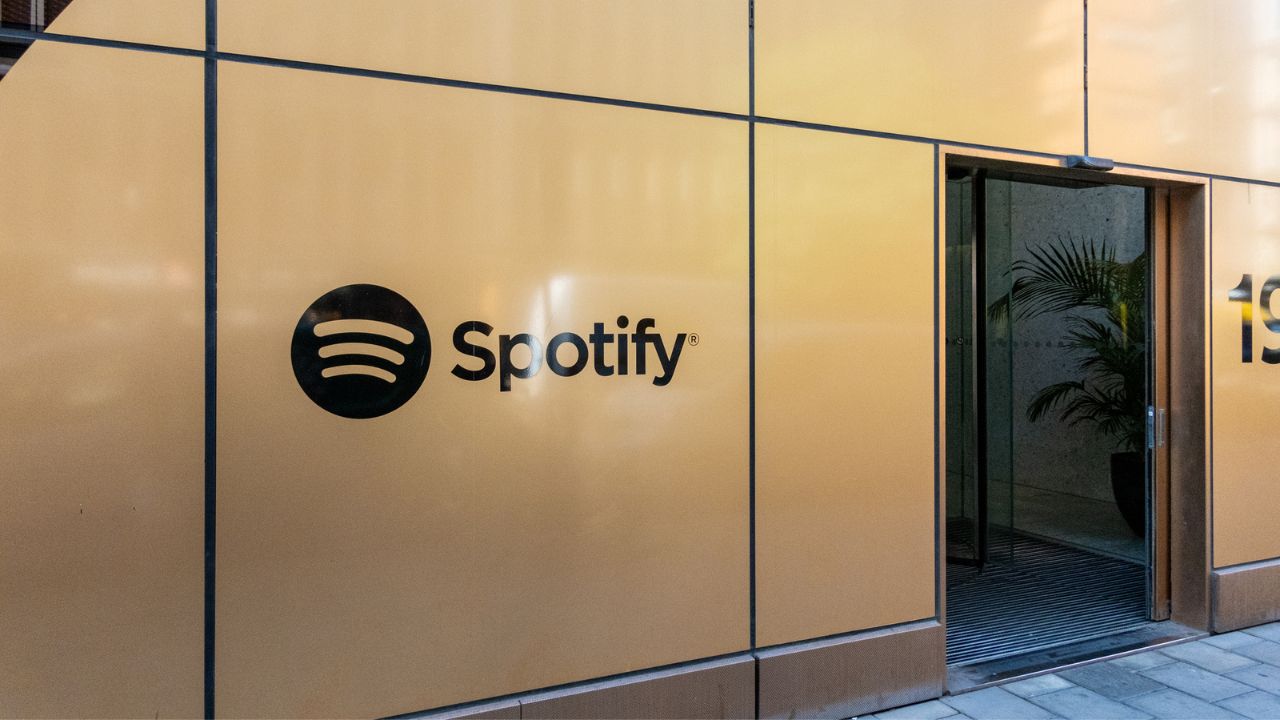 Spotify taglia il 17% del personale: le ragioni dei licenziamenti thumbnail