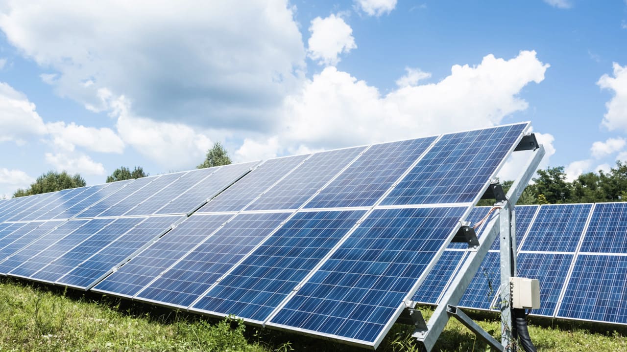 SEAT S.A. installerà nuovi pannelli solari per l'energia rinnovabile thumbnail
