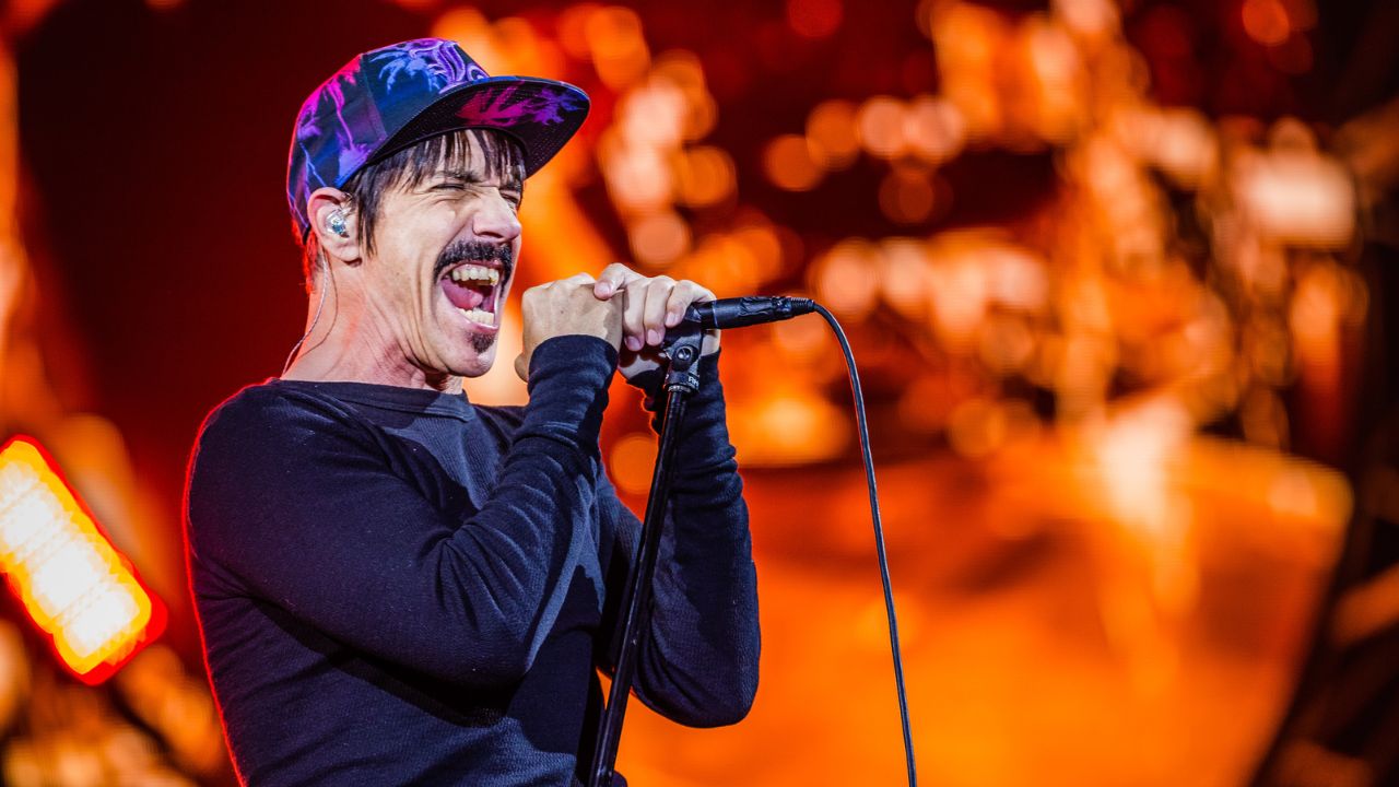 La vita di Anthony Kiedis dei Red Hot Chili Peppers diventerà un film thumbnail