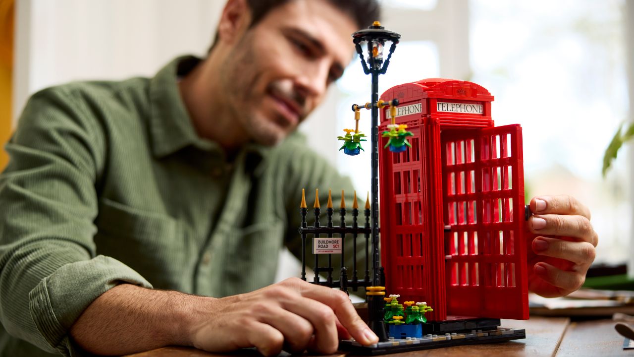 L'iconica cabina telefonica britannica diventa un set LEGO Ideas thumbnail