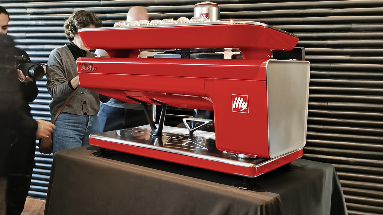 Illetta, la nuova macchina professionale per il caffè di Illy thumbnail