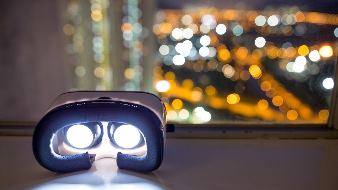 Usi gli occhiali e ti piacciono i giochi in VR? Potrebbe non essere più un problema thumbnail