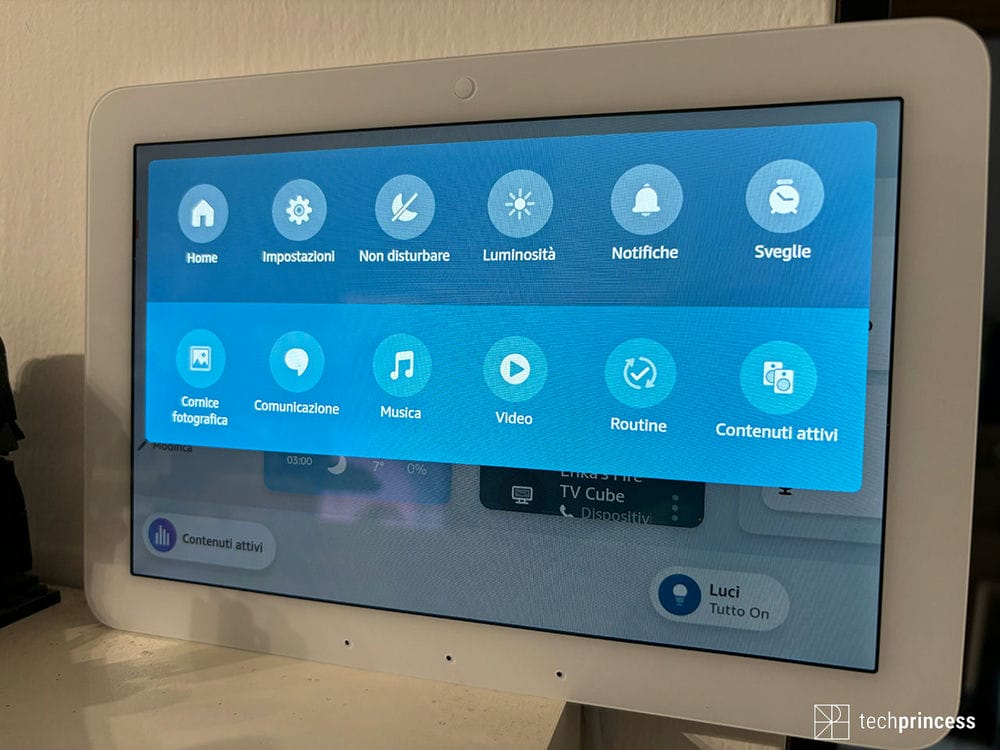 Amazon Echo Hub recensione smart home