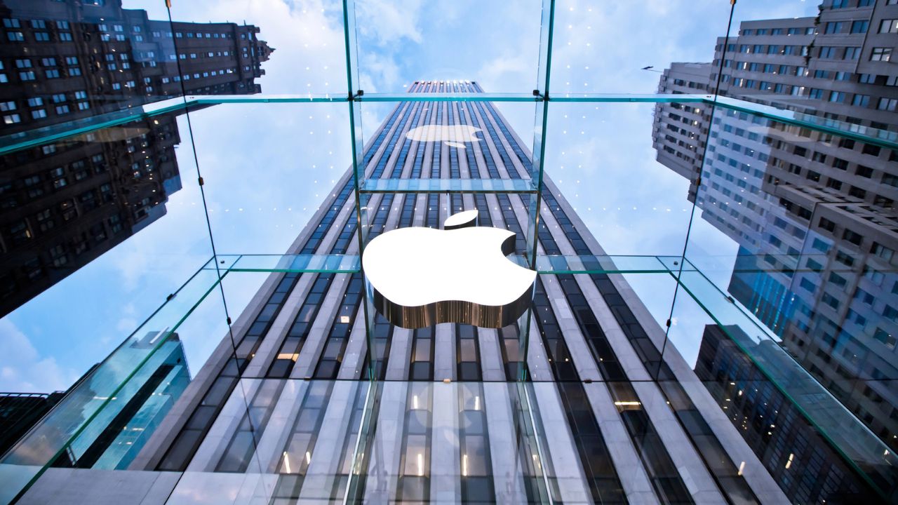 Apple dice addio alle auto elettriche per concentrarsi sull’intelligenza artificiale thumbnail