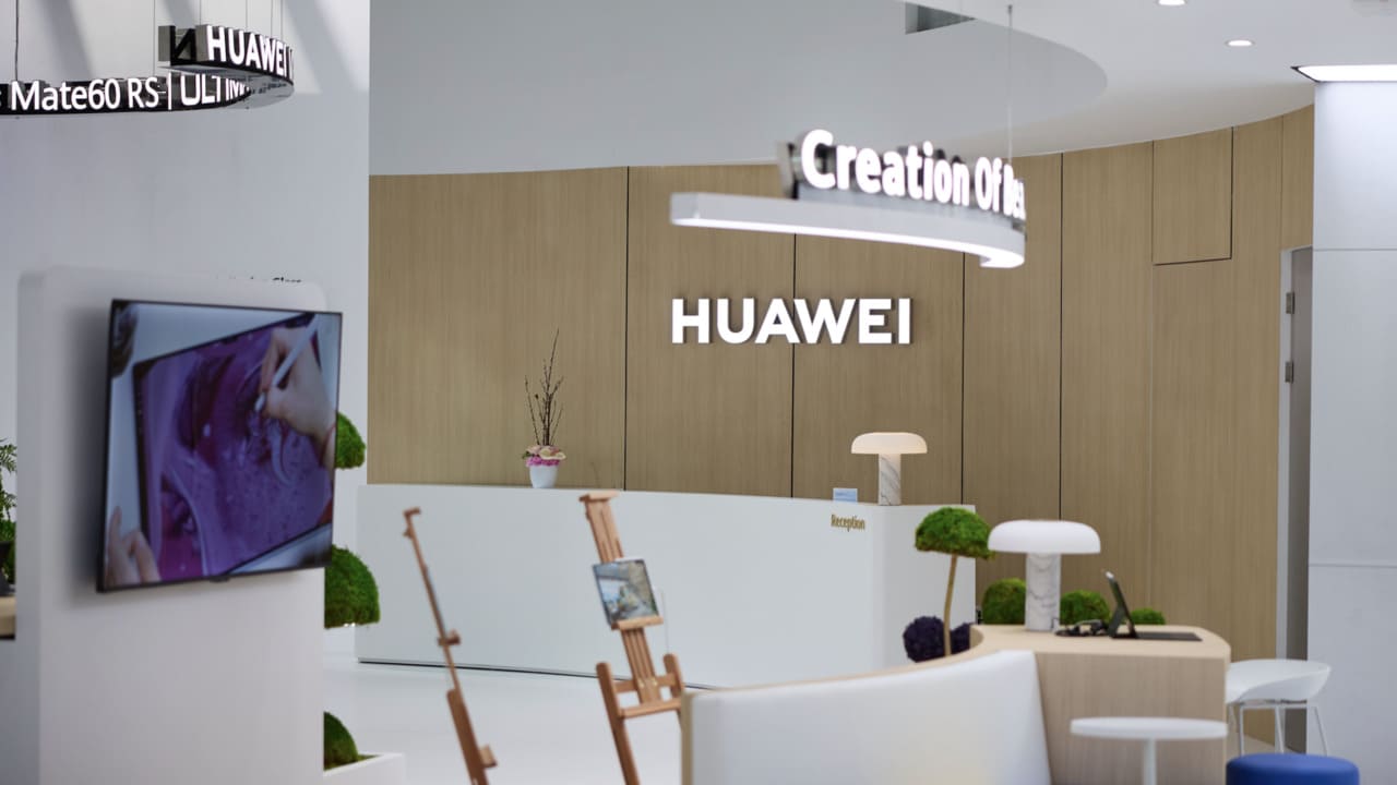 Huawei, l'estetica della tecnologia risalta al MWC 2024 di Barcellona thumbnail