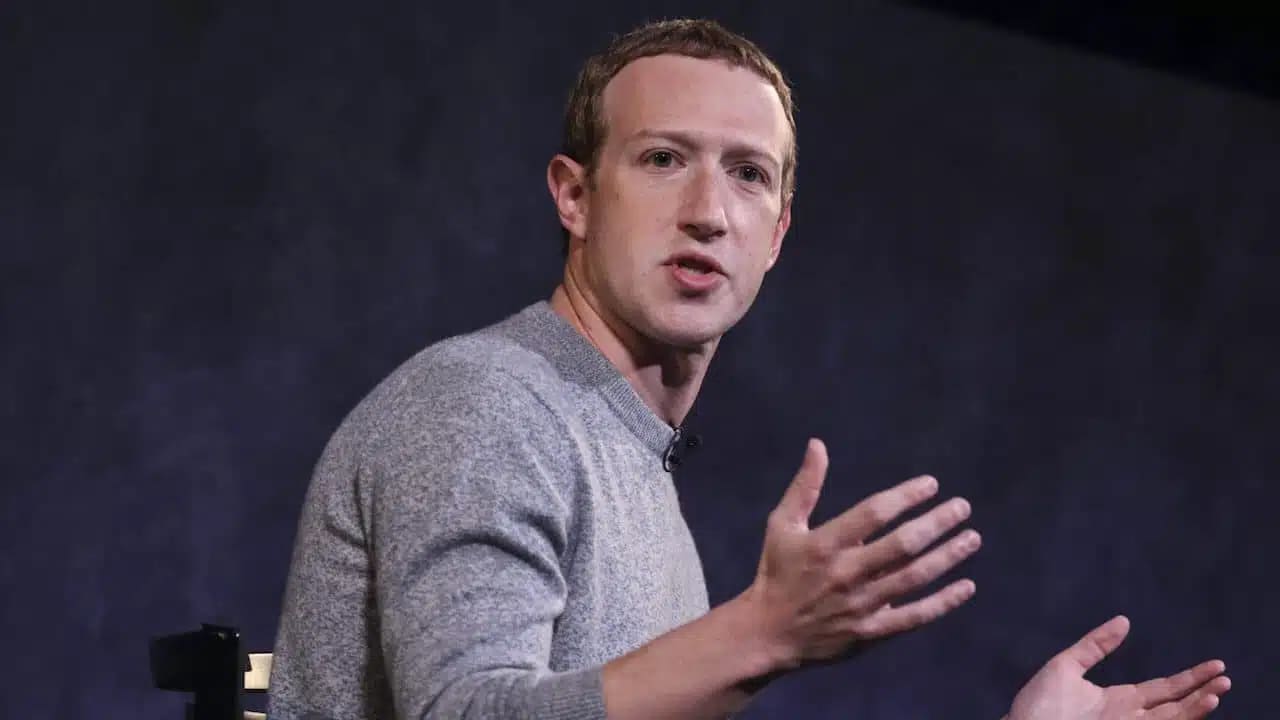 Dal Senato Usa pesanti accuse ai social. E Zuckerberg chiede scusa in aula thumbnail