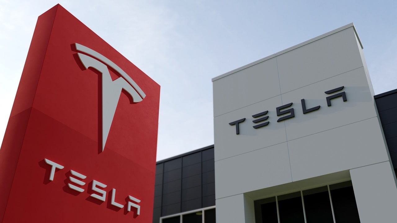 Tesla punta sui Robotaxi: Elon Musk annuncia l'evento dell'8 agosto thumbnail