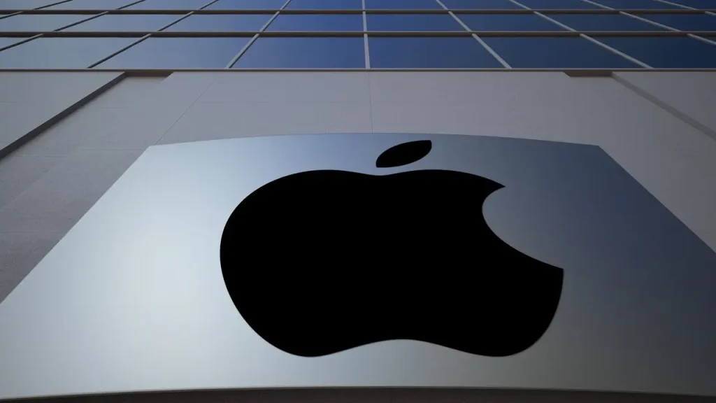 Apple logo, spyware sugli iPhone