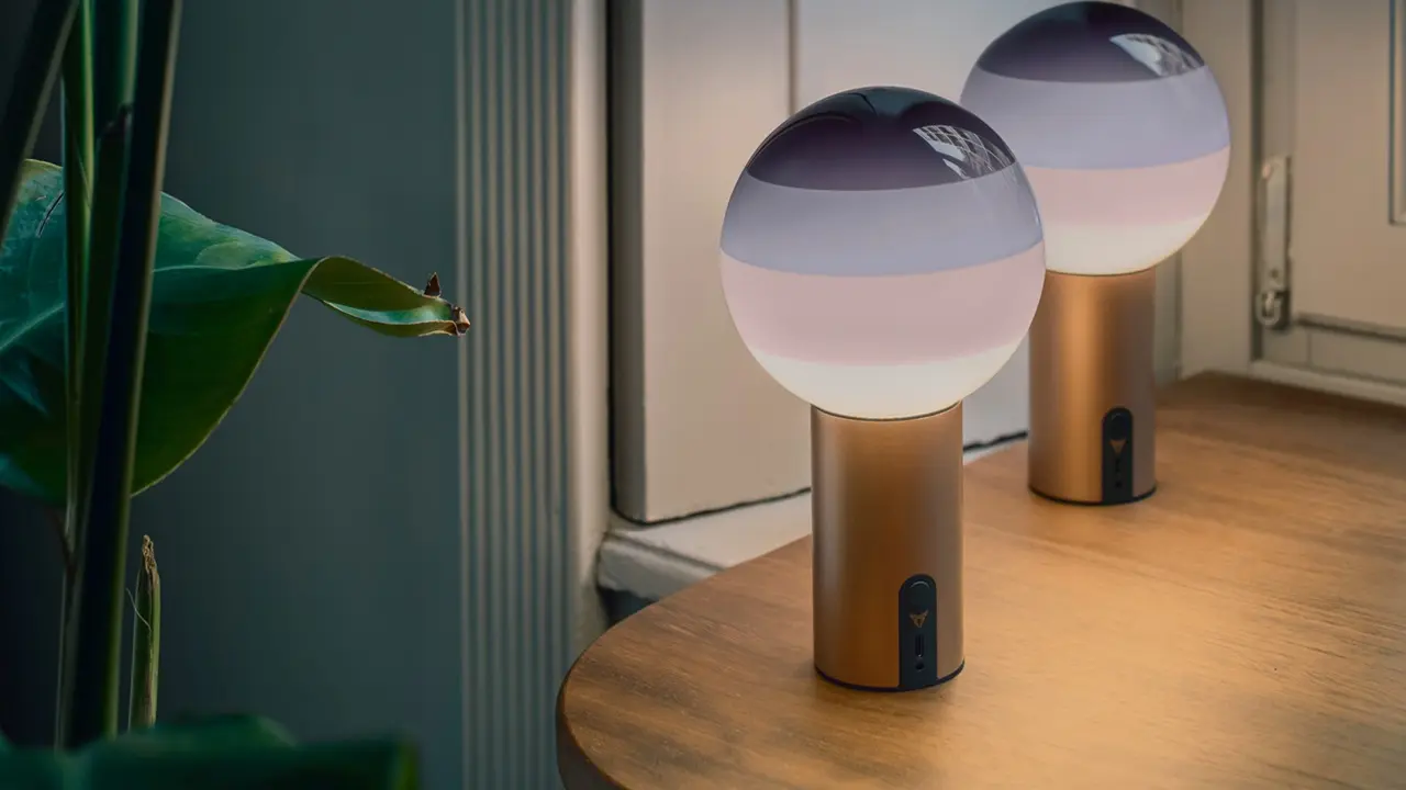CUPRA e Marset presentano Dipping Light, una lampada dal design audace thumbnail