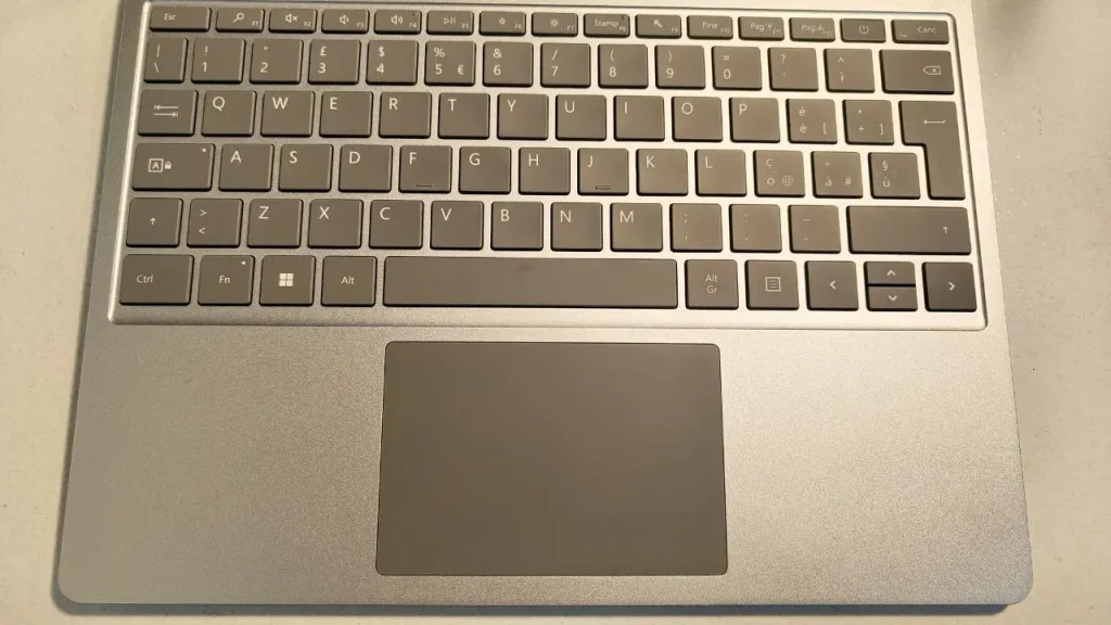 tastiera Surface Laptop Go 3 recensione