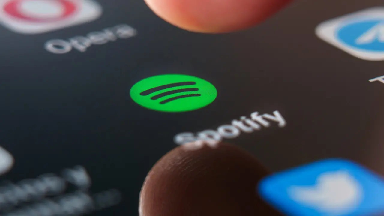 Spotify "nasconde" i testi delle canzoni agli utenti free: da oggi solo per gli utenti Premium thumbnail