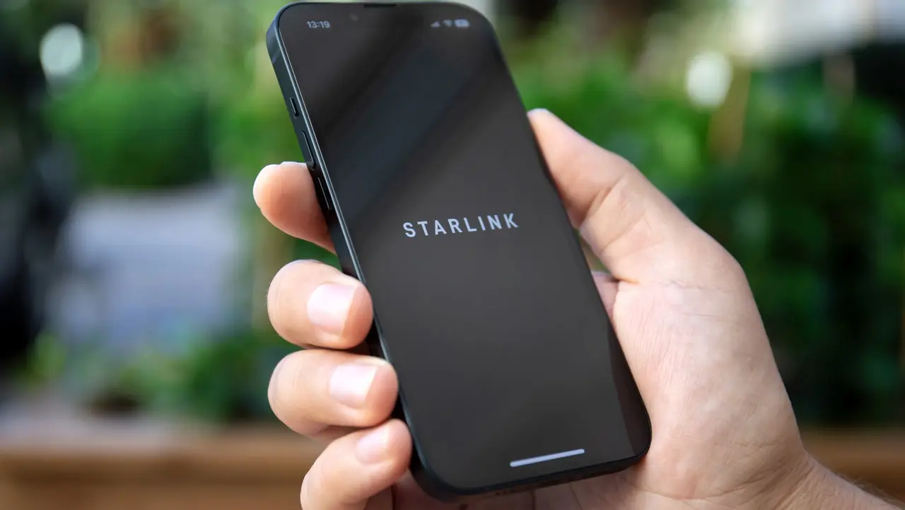 Starlink effettua una videochiamata tra smartphone senza parabola thumbnail