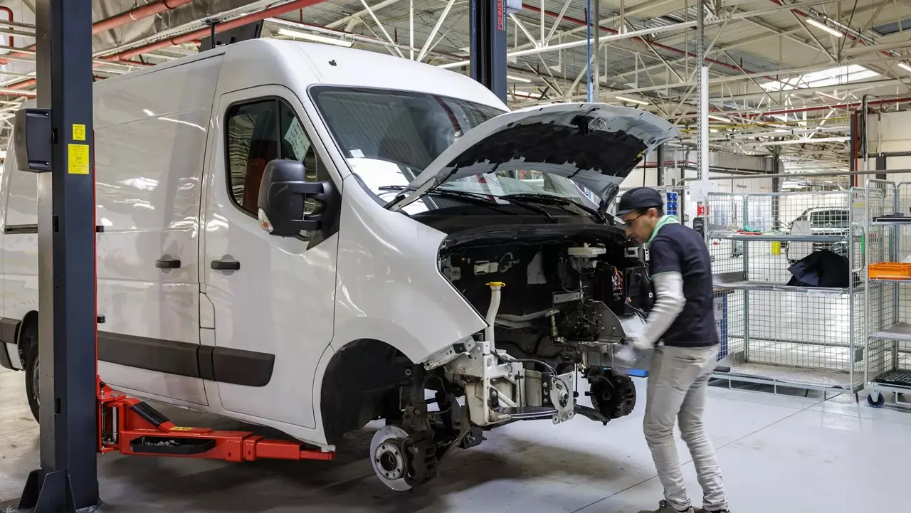 Renault Master diventa elettrico grazie ai kit retrofit di TOLV thumbnail