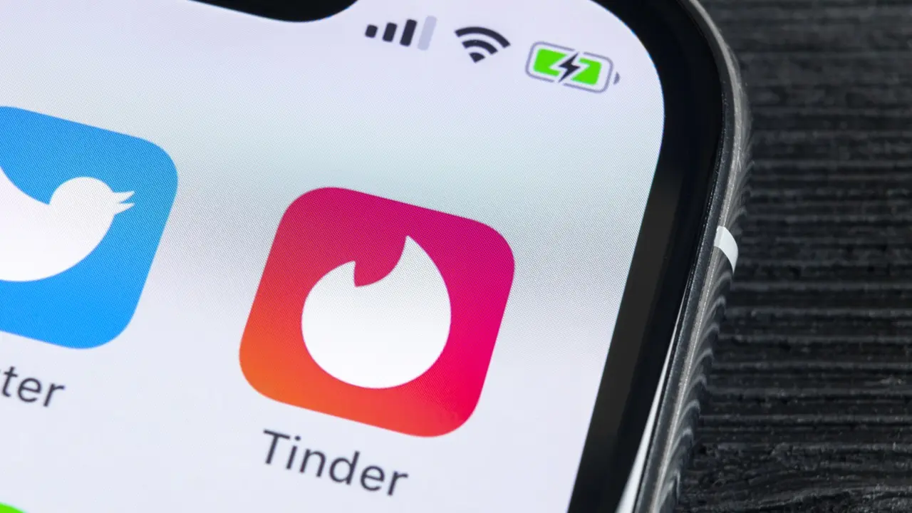 Tinder alle Olimpiadi 2024: boom di match a Parigi thumbnail