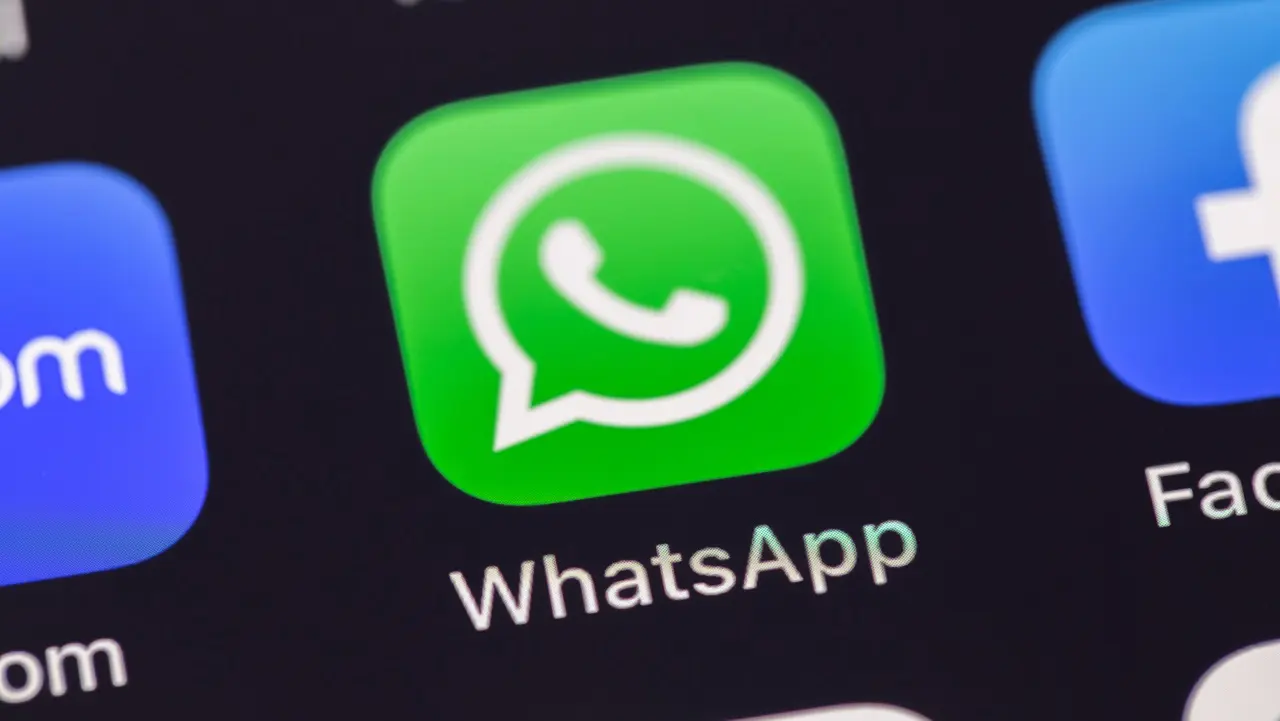 WhatsApp rompe le barriere linguistiche: arriva la traduzione automatica dei messaggi (in beta) thumbnail