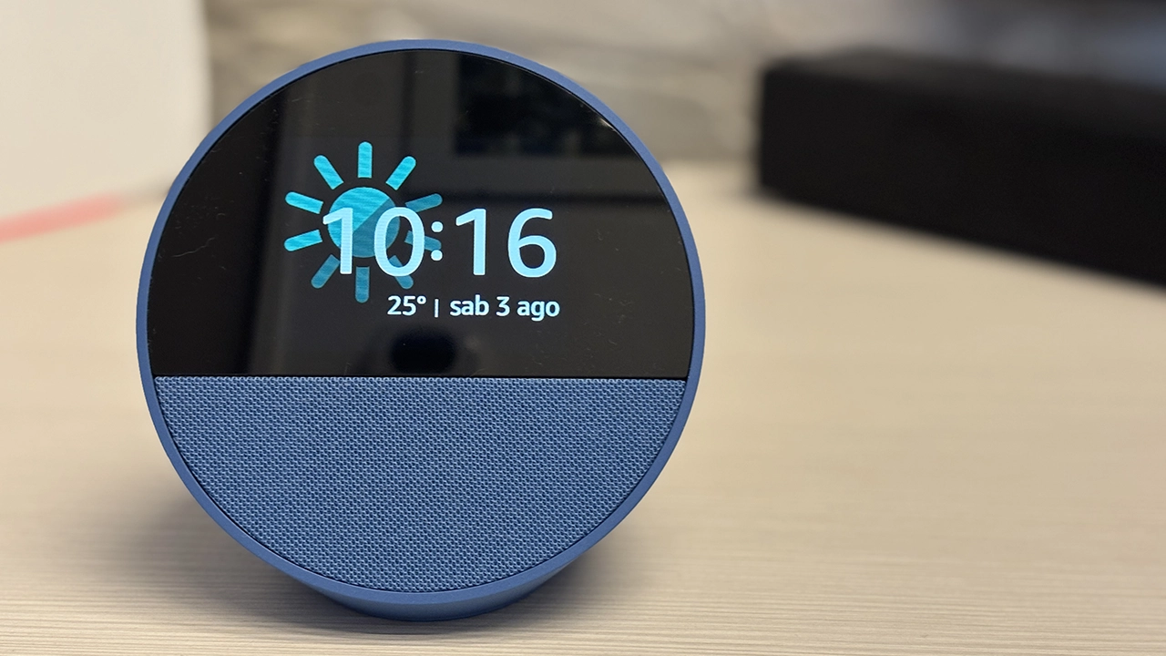 La recensione di Amazon Echo Spot 2024: dite addio alla vecchia sveglia thumbnail