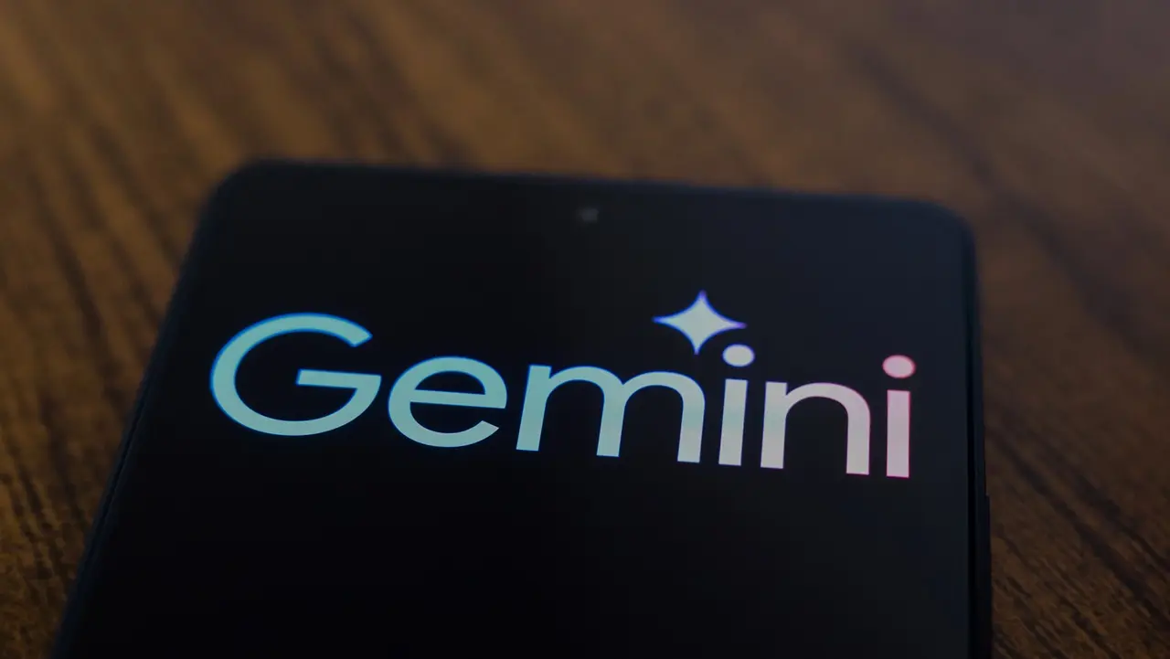 Google lancia Gemini Live: l'assistente AI diventa il centro dell'esperienza Android thumbnail