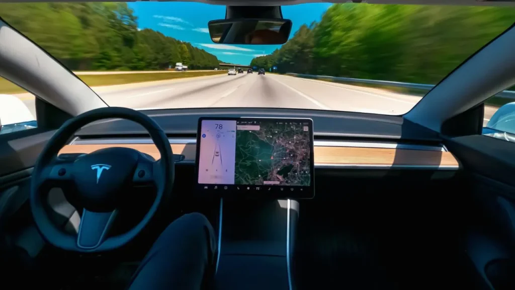 Tesla guida autonoma pericolosa preoccupazioni sicurezza