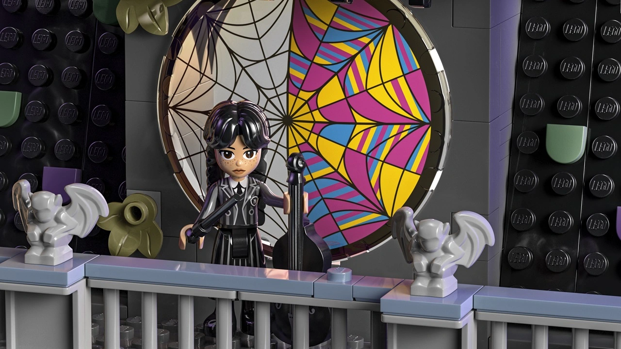 Arrivano i set LEGO dedicati a Mercoledì Addams thumbnail