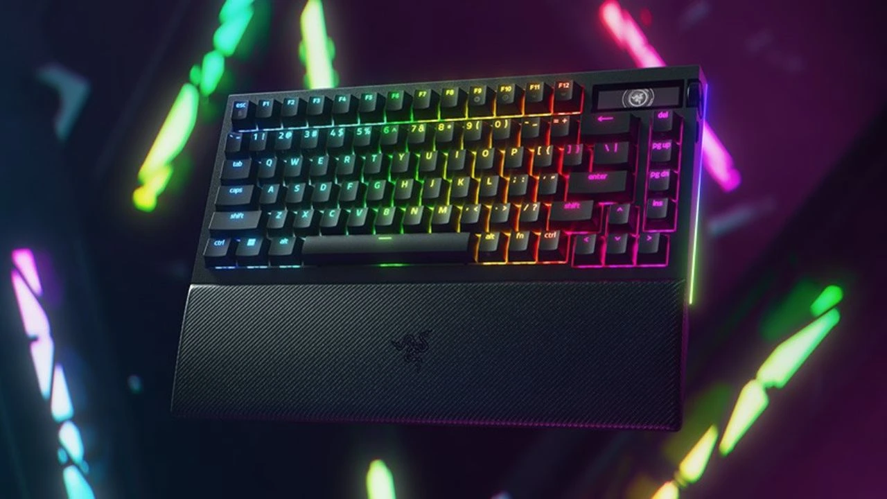 Razer BlackWidow V4 Pro 75%: scopriamo questa nuova tastiera wireless da gaming thumbnail