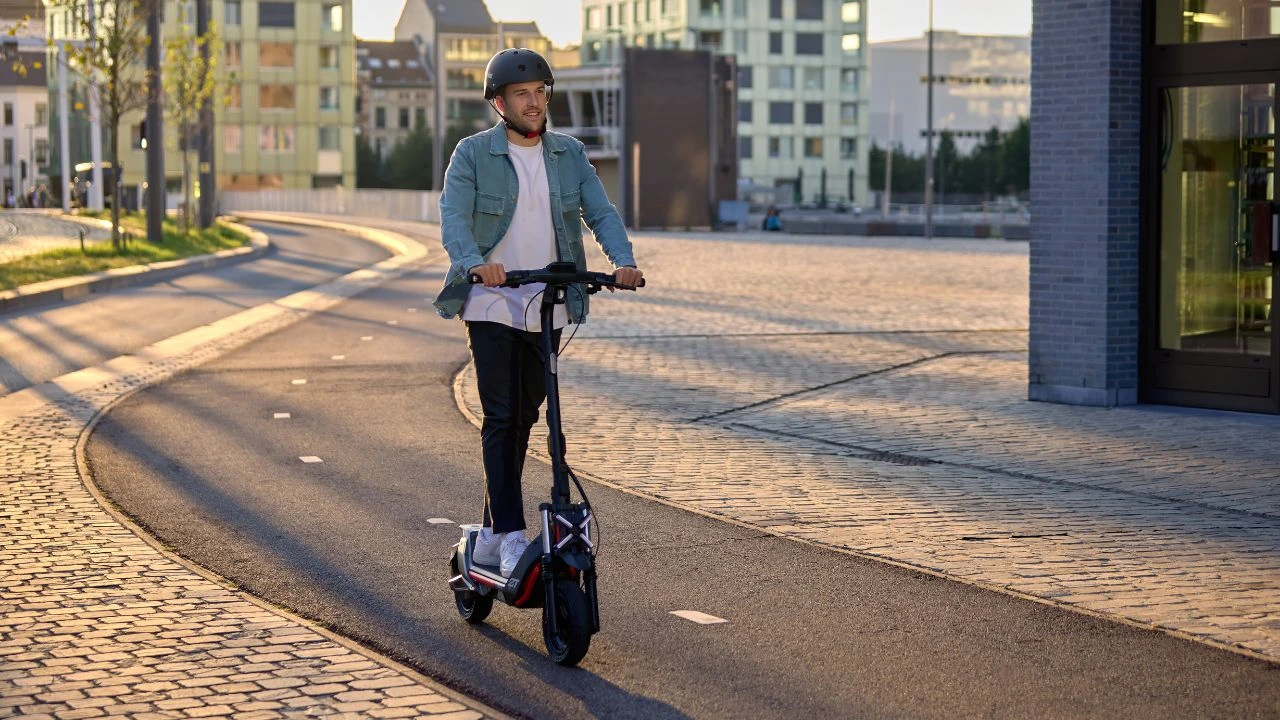 Segway presenta il nuovo monopattino elettrico ZT3 Pro D: arriverà nel 2025 thumbnail