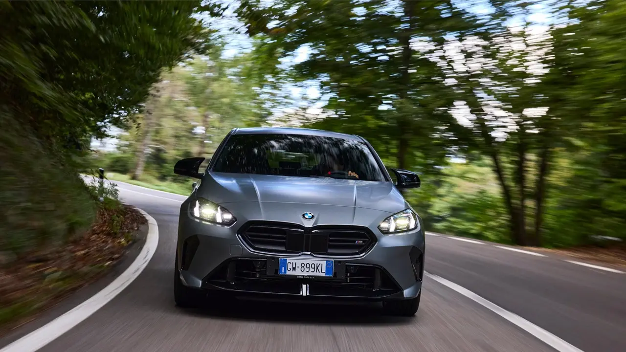 La nostra prova su strada di BMW Serie 1: piacere di guida e carattere sportivo thumbnail